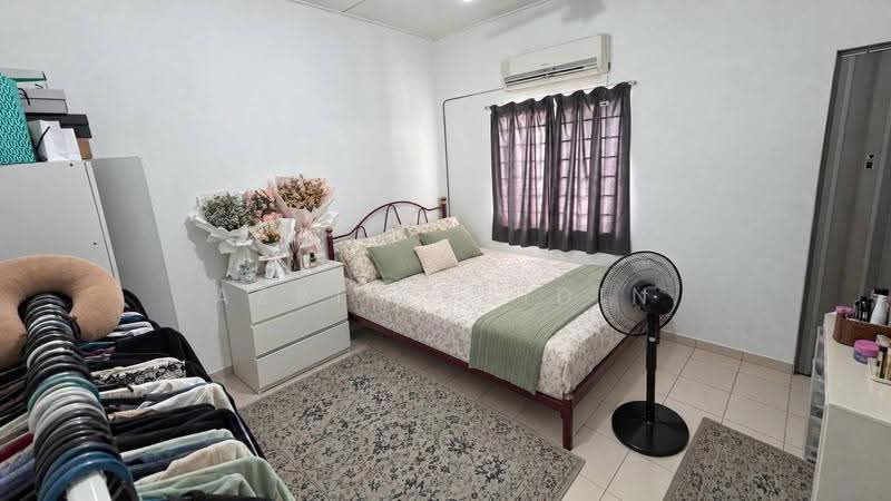 Rumah Teres untuk Dijual di Bandar Country Homes (Rawang) - Azri Zabidin - Bedroom - PropertyGuru.com.my