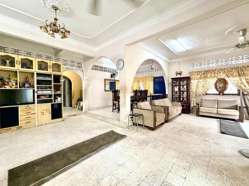 Rumah Banglo untuk Dijual di Kampung Changkat (Gombak) - Arbain Mahmood - Living Room - PropertyGuru.com.my