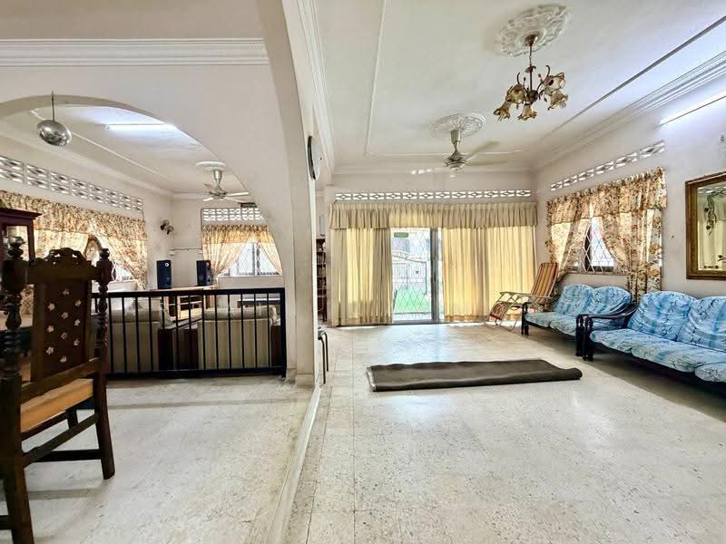 Rumah Banglo untuk Dijual di Kampung Changkat (Gombak) - Arbain Mahmood - Living Room - PropertyGuru.com.my