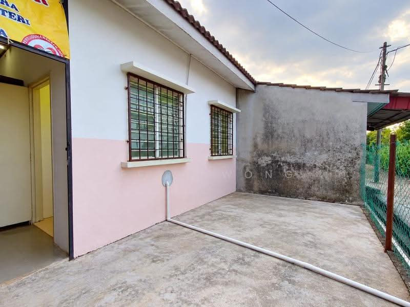 1-storey Terraced House for Sale in Kampung Melayu Batu 16 (Rawang) - Jessie Wong - Exterior - PropertyGuru.com.my