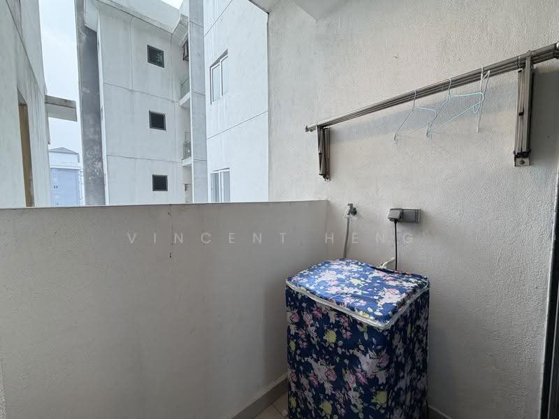 Kediaman Servis untuk Disewa di Eve Suite / NZX Square - Vincent Heng - Balcony - PropertyGuru.com.my