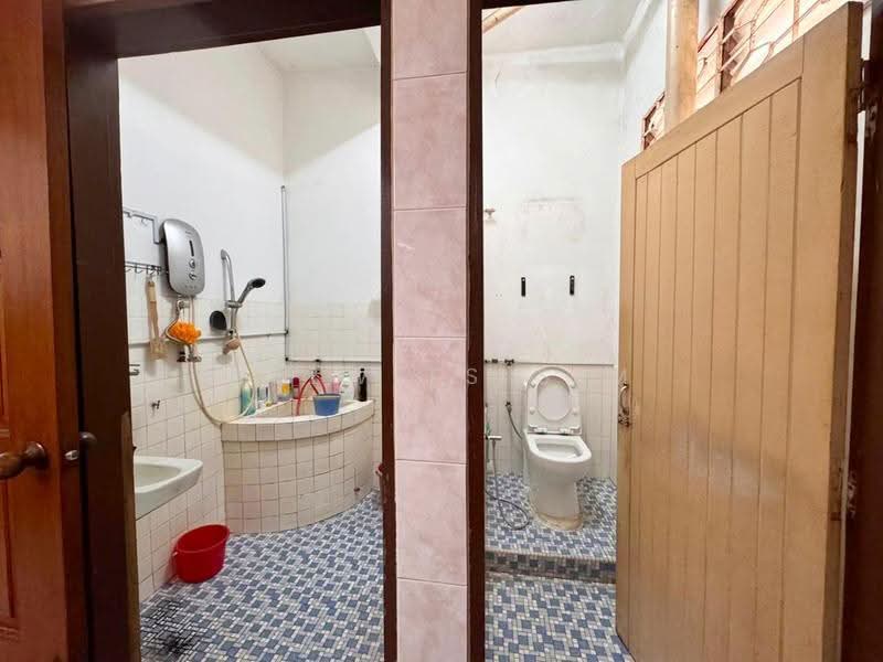 2-storey Terraced House for Sale in Taman Lip Sin (Sungai Dua) - Welwits Sim - Bathroom - PropertyGuru.com.my