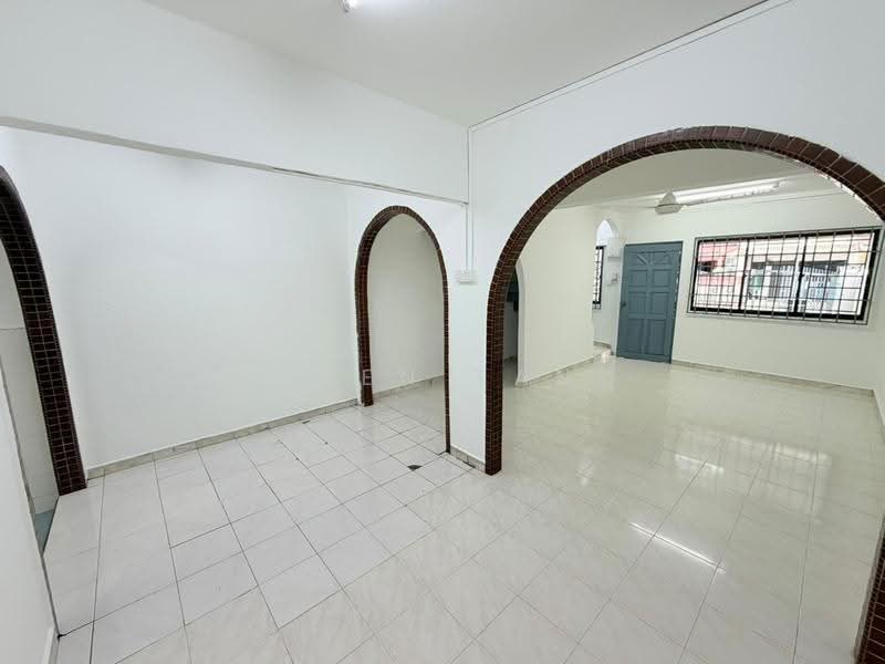 Rumah Teres 2-Tingkat untuk Dijual di Taman Damai Jaya (Skudai) - Iden Tan - Living Room - PropertyGuru.com.my