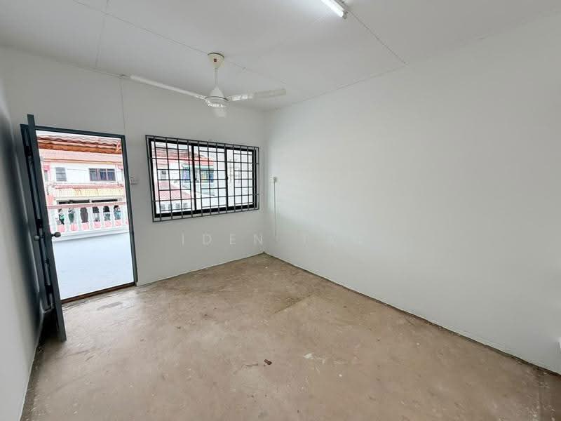 Rumah Teres 2-Tingkat untuk Dijual di Taman Damai Jaya (Skudai) - Iden Tan - Entrance - PropertyGuru.com.my