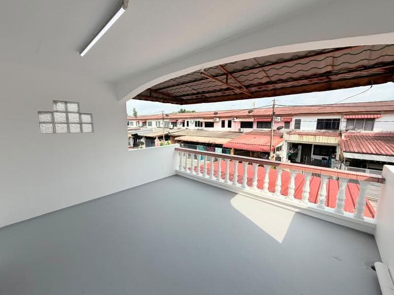 Rumah Teres 2-Tingkat untuk Dijual di Taman Damai Jaya (Skudai) - Iden Tan - Balcony - PropertyGuru.com.my
