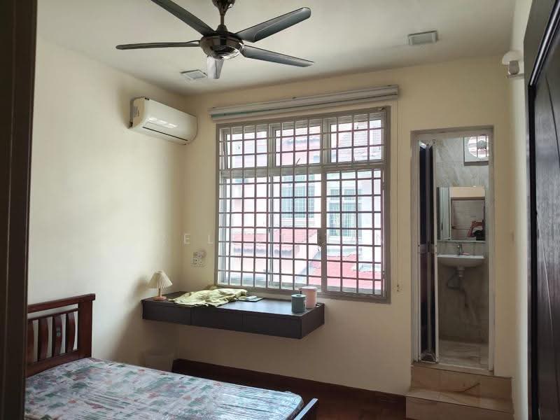 Rumah Teres 2.5-Tingkat untuk Dijual di Taman Bukit Jaya (Ulu Tiram) - Celest Tan - PropertyGuru.com.my