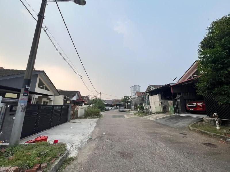 1-storey Terraced House for Rent in Taman Molek (Johor Bahru) - Claira Ong - Exterior - PropertyGuru.com.my
