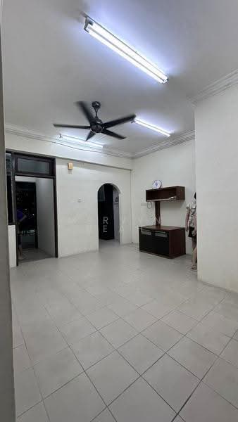 Rumah Flat untuk Dijual di Desa Selatan - Mervyn Seah - Living Room - PropertyGuru.com.my
