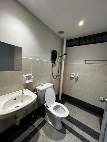 Pangsapuri untuk Disewa di Lake View Suites - Ivwen Choo - Bathroom - PropertyGuru.com.my