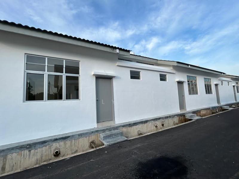 Rumah Teres 1-Tingkat untuk Dijual di Taman Seri Rambai 1 (Bukit Rambai) - Jesslyn Low - Exterior - PropertyGuru.com.my