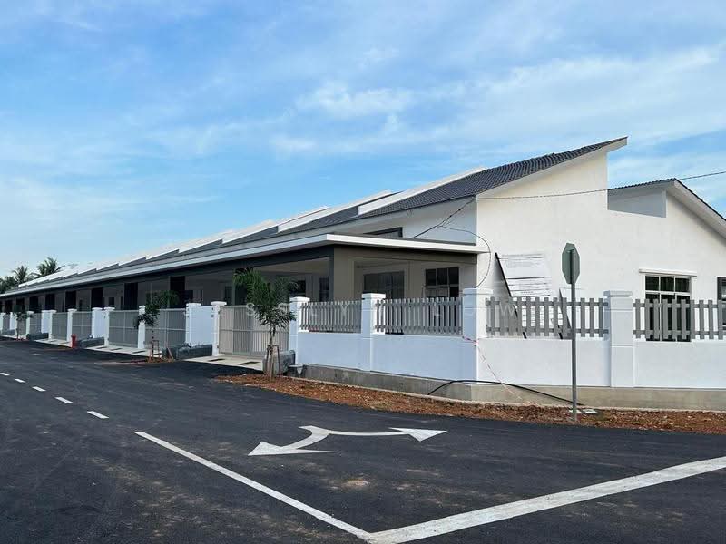 Rumah Teres 1-Tingkat untuk Dijual di Taman Seri Rambai 1 (Bukit Rambai) - Jesslyn Low - Exterior - PropertyGuru.com.my