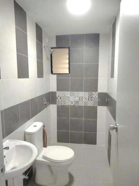 Kediaman Servis untuk Disewa di Residensi Emas - Don Lee Kah Hou - Bathroom - PropertyGuru.com.my