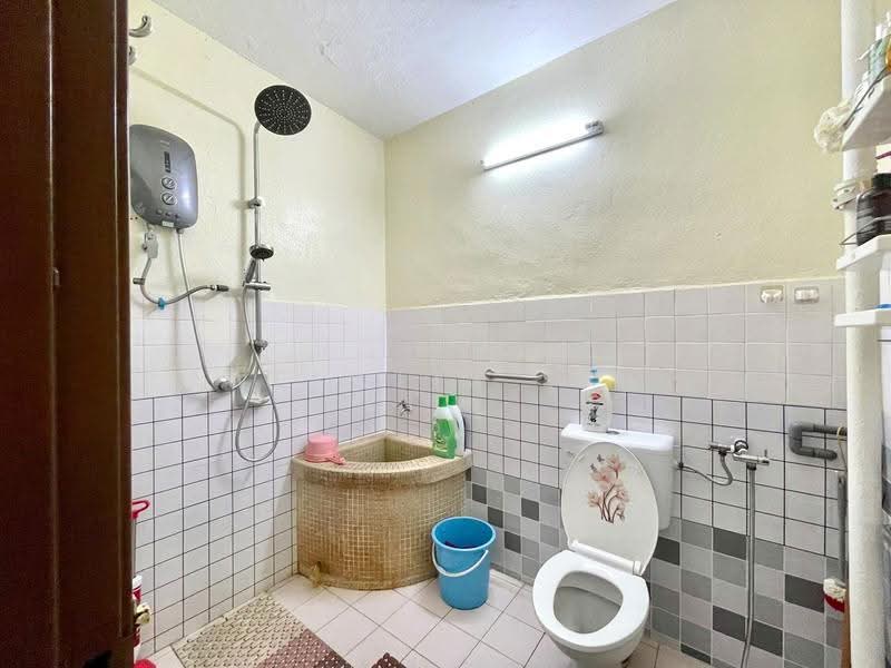 Rumah Berkembar untuk Dijual di Pantai Jerejak (Bayan Lepas) - Welwits Sim - Bathroom - PropertyGuru.com.my