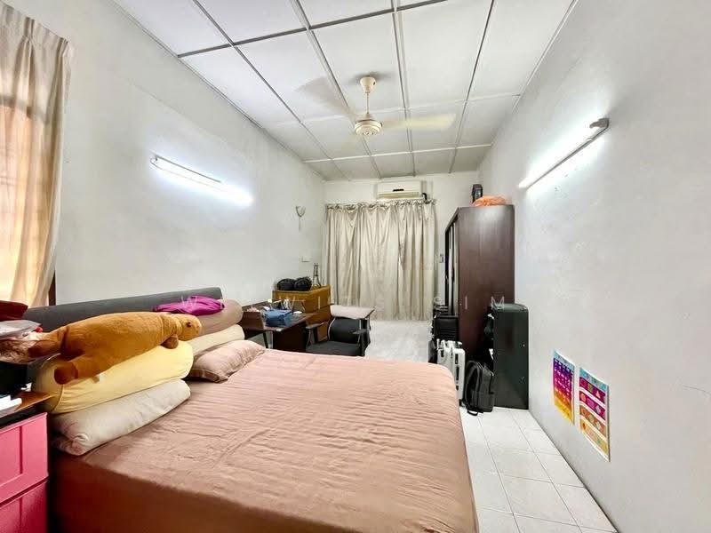 Rumah Berkembar untuk Dijual di Pantai Jerejak (Bayan Lepas) - Welwits Sim - Bedroom - PropertyGuru.com.my