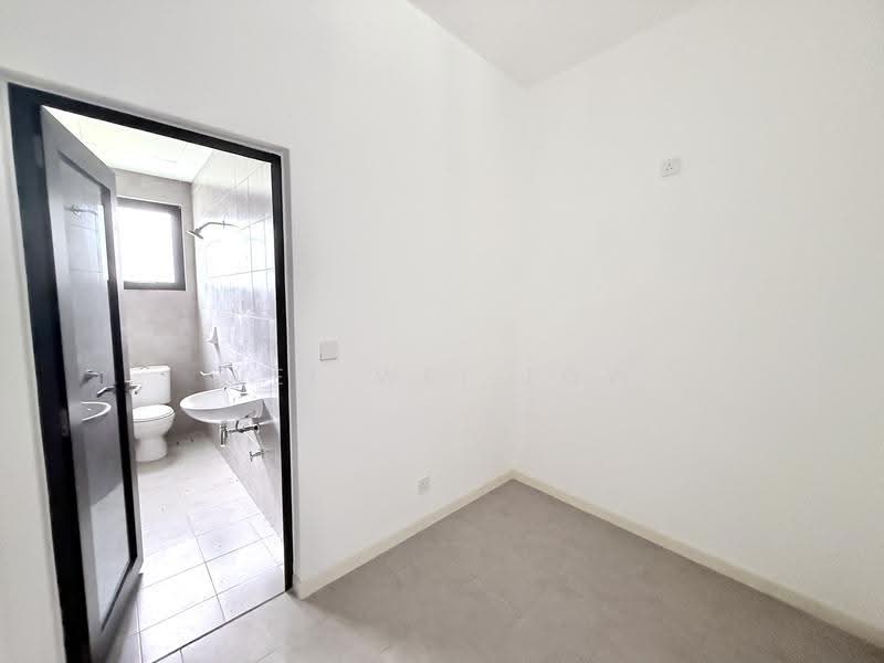 Rumah Berkembar untuk Dijual di Telok Panglima Garang (Selangor) - Wei Wei Low - PropertyGuru.com.my