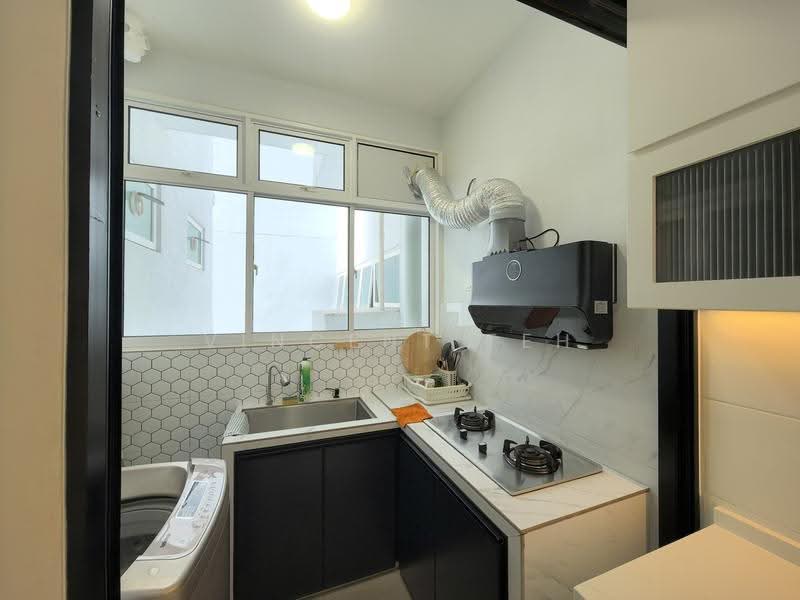 Service Residence for Sale at Parkland Residence - Vincent Teh - Kitchen - PropertyGuru.com.my