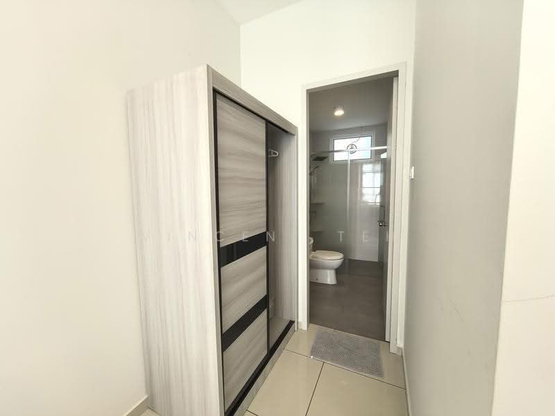 Service Residence for Sale at Parkland Residence - Vincent Teh - Bathroom - PropertyGuru.com.my