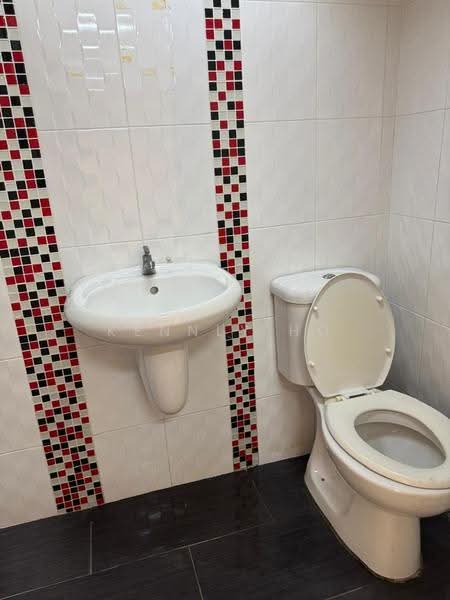Kediaman Servis untuk Disewa di Empire Subang - Kennly Ho - Bathroom - PropertyGuru.com.my