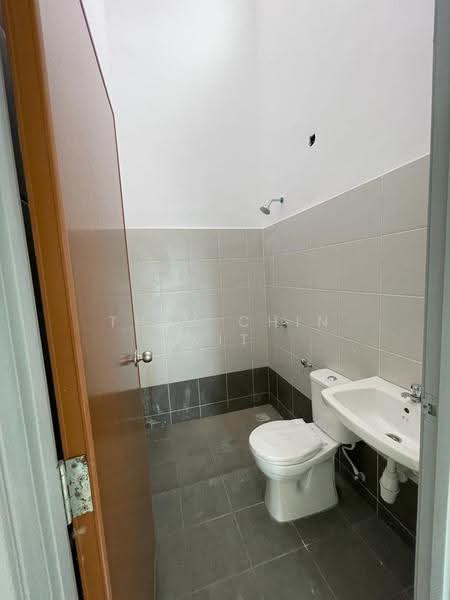 Semi-Detached House for Sale in Kampung Pandan 1 (Kuantan) - Thim Chin Kit - Bathroom - PropertyGuru.com.my