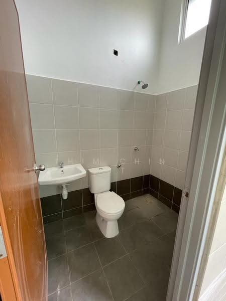 Semi-Detached House for Sale in Kampung Pandan 1 (Kuantan) - Thim Chin Kit - Bathroom - PropertyGuru.com.my