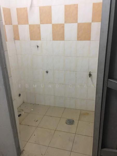 Semi-D Factory for Rent in Kapar (Selangor) - Edmund Chan - Bathroom - PropertyGuru.com.my