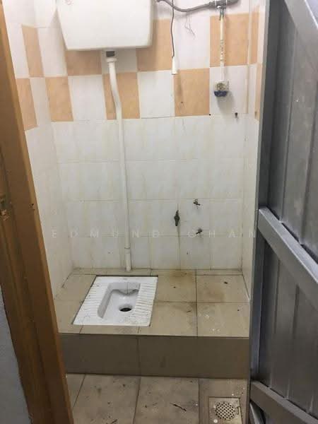 Semi-D Factory for Rent in Kapar (Selangor) - Edmund Chan - Bathroom - PropertyGuru.com.my
