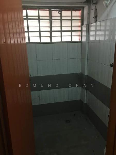 Semi-D Factory for Rent in Kapar (Selangor) - Edmund Chan - Bathroom - PropertyGuru.com.my