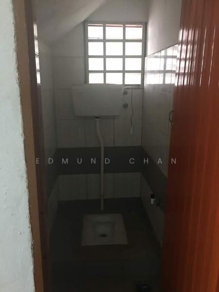 Semi-D Factory for Rent in Kapar (Selangor) - Edmund Chan - Bathroom - PropertyGuru.com.my
