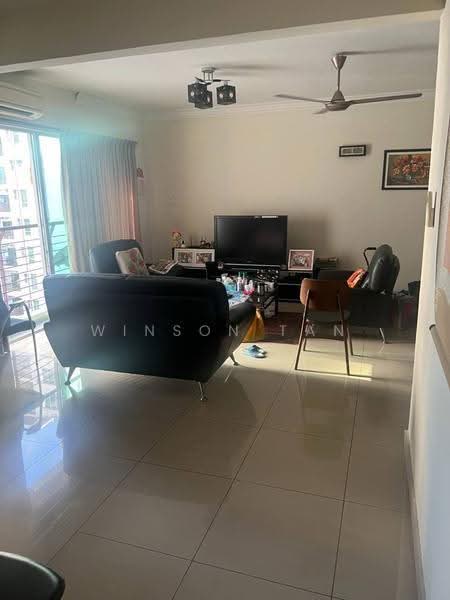 Kediaman Servis untuk Dijual di SuriaMas Suites - Winson Tan - Living Room - PropertyGuru.com.my