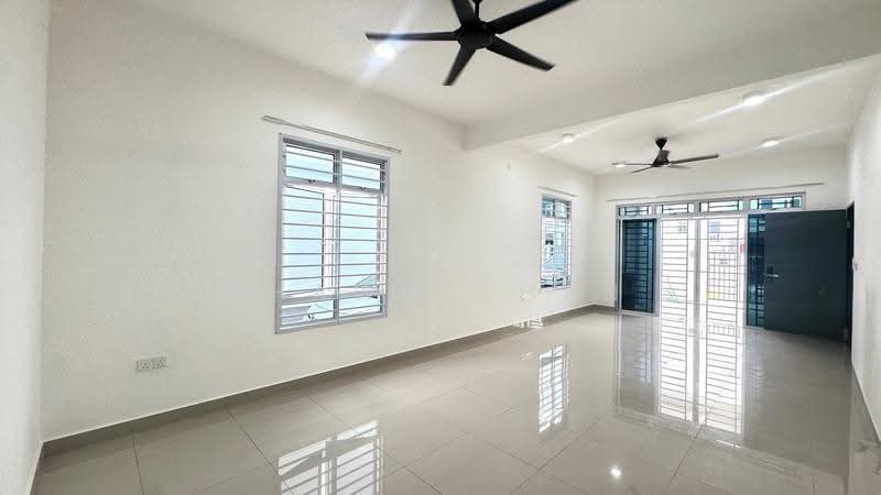Rumah Teres untuk Disewa di Bandar Dato Onn (Tebrau) - Shawn Chan - Living Room - PropertyGuru.com.my