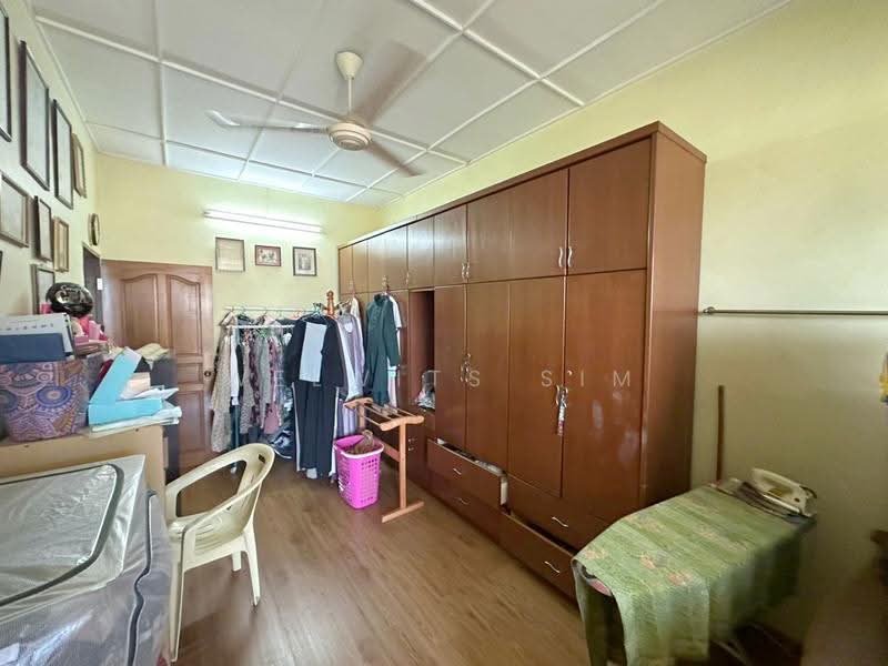 2-storey Terraced House for Sale in Pantai Jerejak (Bayan Lepas) - Welwits Sim - Bedroom - PropertyGuru.com.my