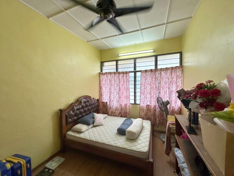 2-storey Terraced House for Sale in Pantai Jerejak (Bayan Lepas) - Welwits Sim - Bedroom - PropertyGuru.com.my
