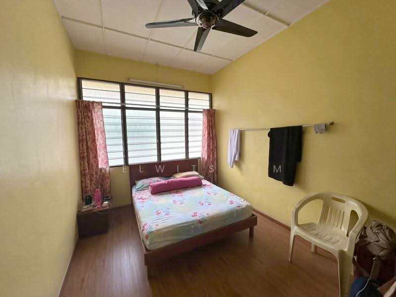 2-storey Terraced House for Sale in Pantai Jerejak (Bayan Lepas) - Welwits Sim - Bedroom - PropertyGuru.com.my