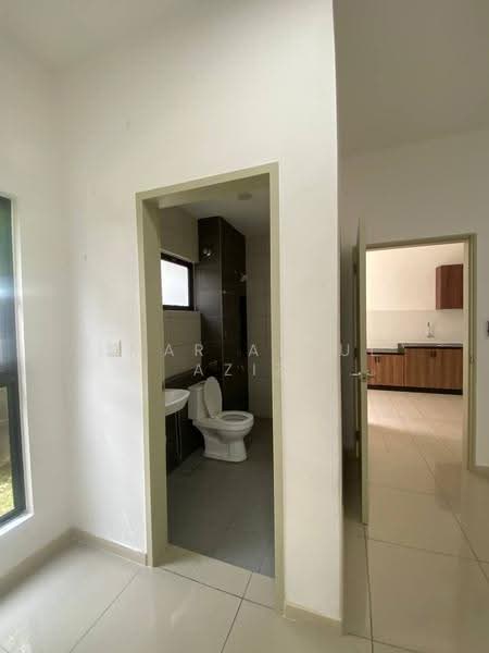 Rumah Teres 2-Tingkat untuk Disewa di Sepang (Selangor) - Umar Abdul Aziz - Bathroom - PropertyGuru.com.my