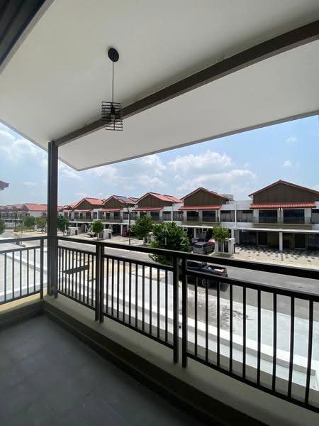 Rumah Teres 2-Tingkat untuk Disewa di Sepang (Selangor) - Umar Abdul Aziz - Balcony - PropertyGuru.com.my