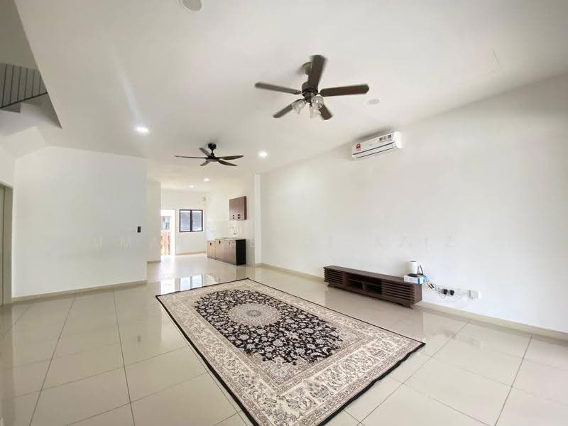 Rumah Teres 2-Tingkat untuk Disewa di Sepang (Selangor) - Umar Abdul Aziz - Living Room - PropertyGuru.com.my