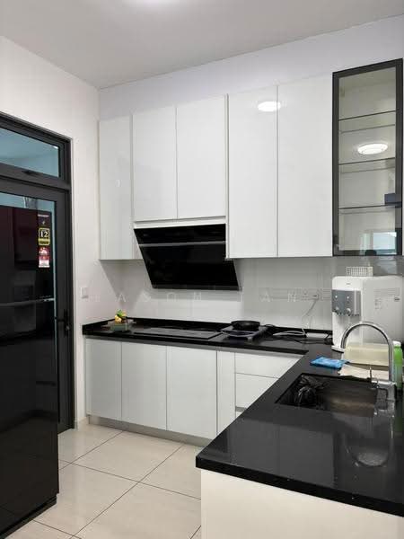 Condominium for Rent at Queens Residences Q1 @ Queens Waterfront - Eason Tan - Kitchen - PropertyGuru.com.my