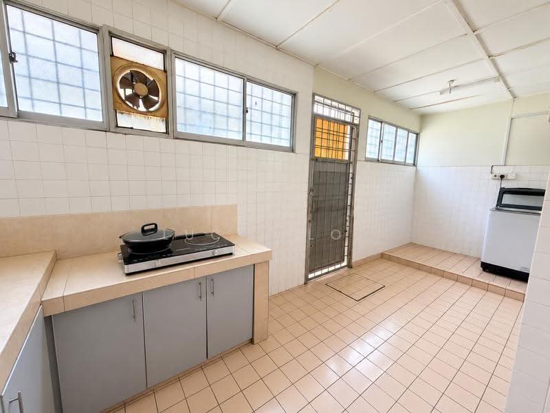 2-storey Terraced House for Sale in Bandar Kinrara Seksyen 1 (Bandar Kinrara) - Lucas Loh - Kitchen - PropertyGuru.com.my