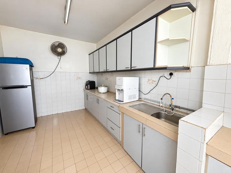 2-storey Terraced House for Sale in Bandar Kinrara Seksyen 1 (Bandar Kinrara) - Lucas Loh - Kitchen - PropertyGuru.com.my