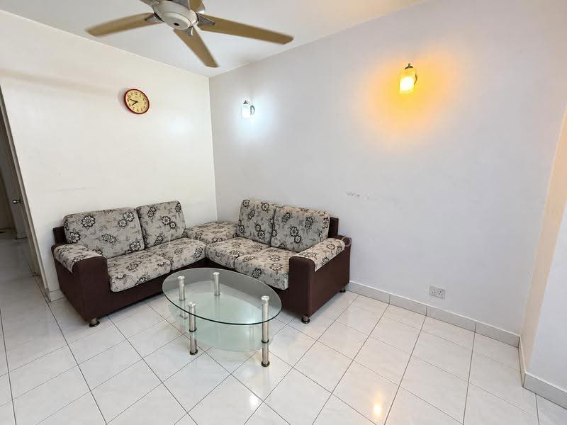 2-storey Terraced House for Sale in Bandar Kinrara Seksyen 1 (Bandar Kinrara) - Lucas Loh - Living Room - PropertyGuru.com.my