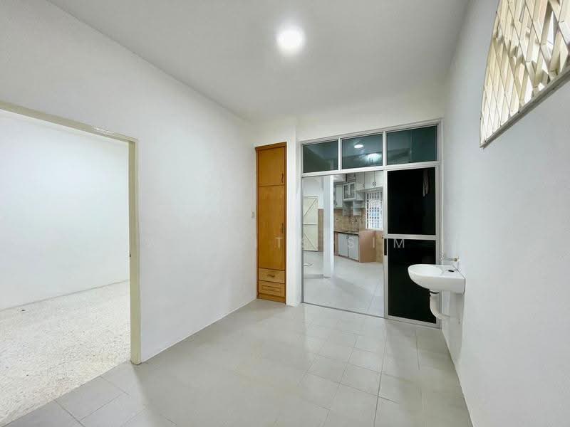 2-storey Terraced House for Sale in Pantai Jerejak (Bayan Lepas) - Welwits Sim - Kitchen - PropertyGuru.com.my