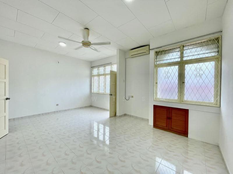 2-storey Terraced House for Sale in Pantai Jerejak (Bayan Lepas) - Welwits Sim - Living Room - PropertyGuru.com.my