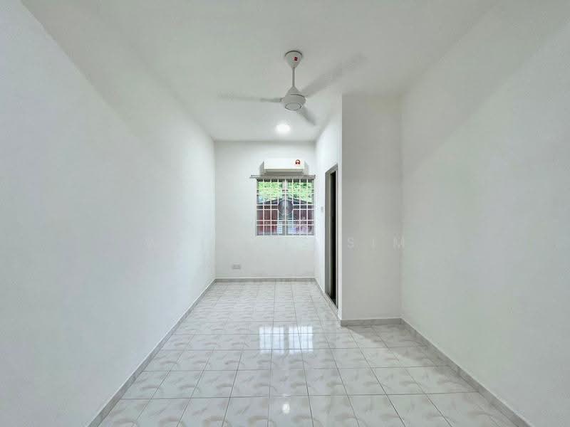 2-storey Terraced House for Sale in Pantai Jerejak (Bayan Lepas) - Welwits Sim - Interior - PropertyGuru.com.my