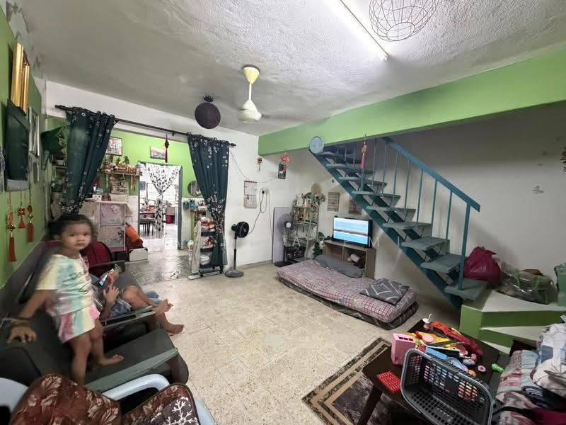 Rumah Teres 2-Tingkat untuk Dijual di Taman Sri Muda (Shah Alam) - Fatin Azemi - Living Room - PropertyGuru.com.my
