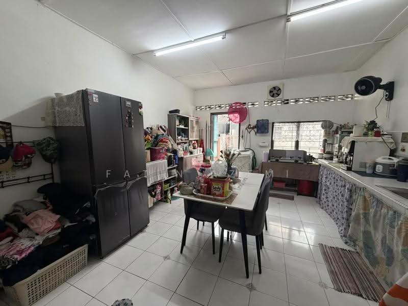 Rumah Teres 2-Tingkat untuk Dijual di Taman Sri Muda (Shah Alam) - Fatin Azemi - Kitchen - PropertyGuru.com.my