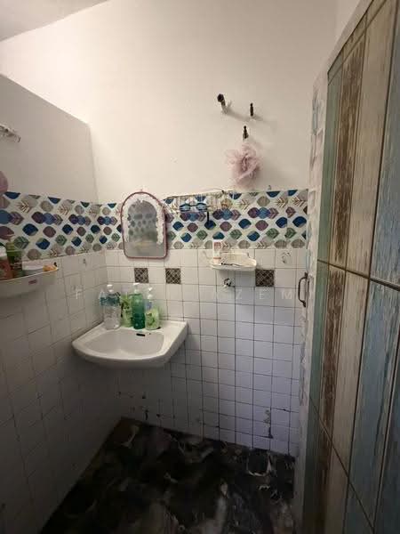 Rumah Teres 2-Tingkat untuk Dijual di Taman Sri Muda (Shah Alam) - Fatin Azemi - Bathroom - PropertyGuru.com.my