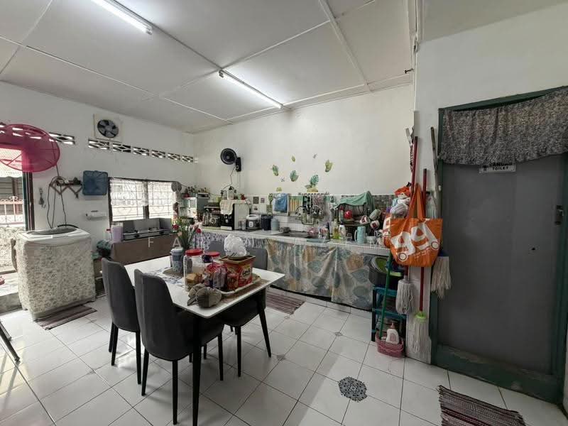 Rumah Teres 2-Tingkat untuk Dijual di Taman Sri Muda (Shah Alam) - Fatin Azemi - Kitchen - PropertyGuru.com.my