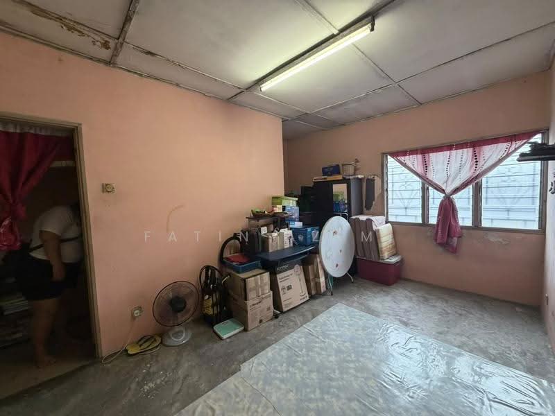 Rumah Teres 2-Tingkat untuk Dijual di Taman Sri Muda (Shah Alam) - Fatin Azemi - Living Room - PropertyGuru.com.my