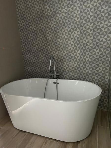 Kediaman Servis untuk Dijual di Hampton Damansara - Elynn Ng - Bathroom - PropertyGuru.com.my