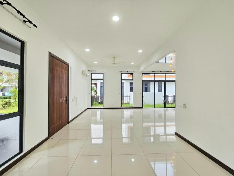 Rumah Berkembar untuk Dijual di Eco Sanctuary (Telok Panglima Garang) - Wei Wei Low - Living Room - PropertyGuru.com.my